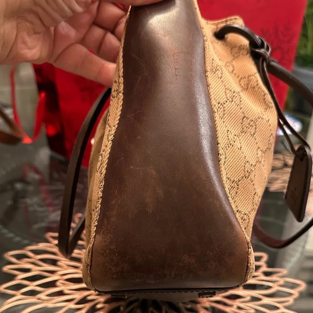 Gucci Signature Tan and Brown Messenger Bag - Picture 14 of 15
